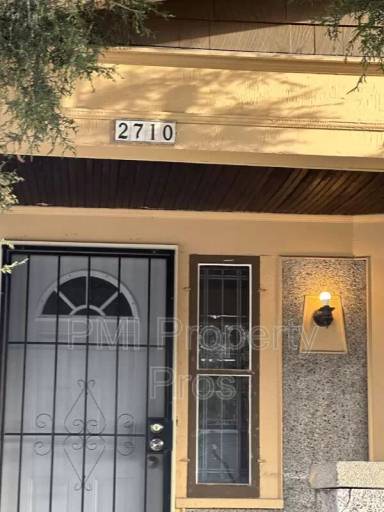 Main picture of 2710 W Melvina St