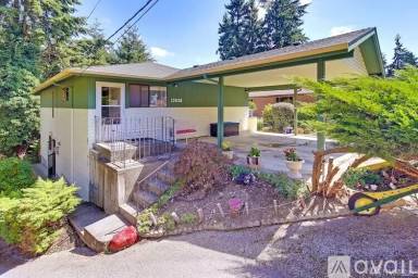 Main picture of 13626 3rd Ave NE