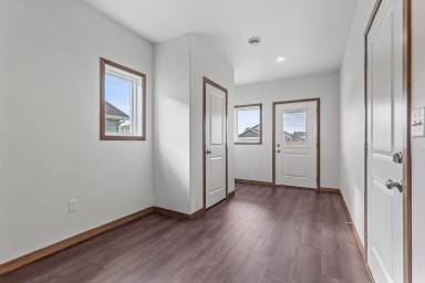 Main picture of 2710 10th St W