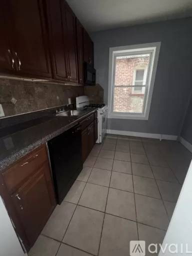 Main picture of 733 Avenue A