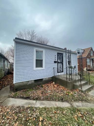 Main picture of 309 E 49th Ave
