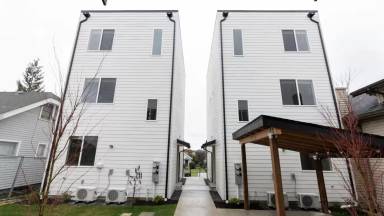 Main picture of 4327 S Puget Sound Ave