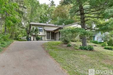 Main picture of 404 Saint Croix Trl N