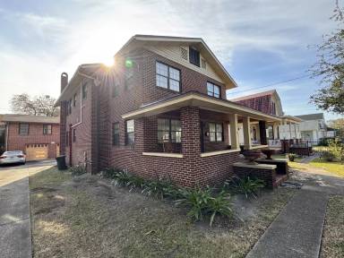 Main picture of 1843 Hubbard St