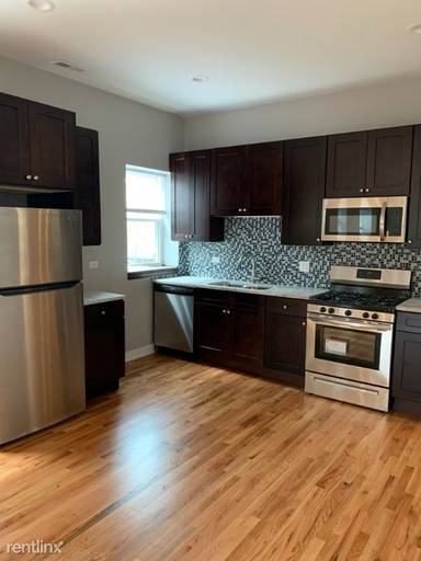 Main picture of 1923 W Montrose Ave