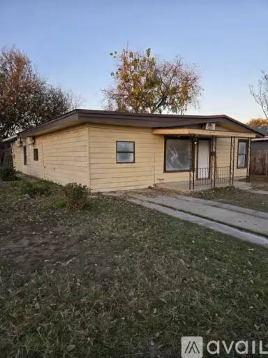 Main picture of 303 E Amber St