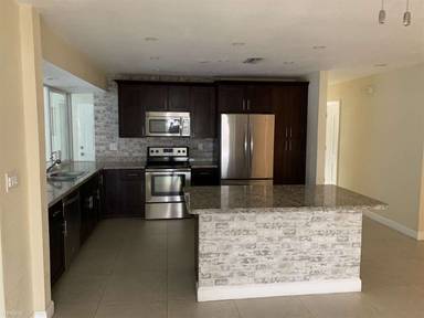 Main picture of 555 S Luna Ct