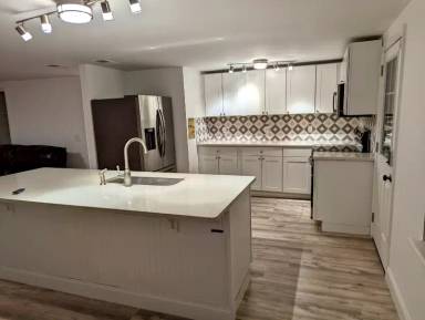Main picture of 1081 Francis St