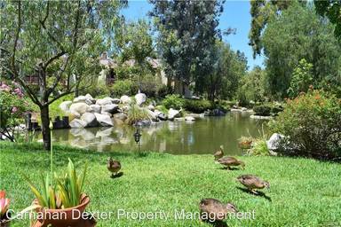 Main picture of 5760 Owensmouth Ave