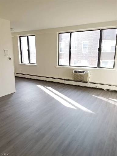 Main picture of 10 Lake St
