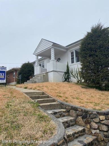 Main picture of 1228 E Washington Ave