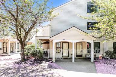 Main picture of 806 Gregorys Way