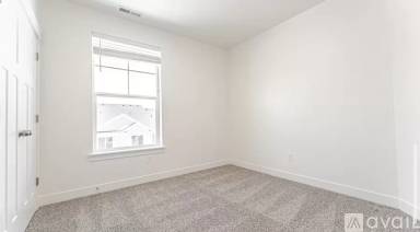 Main picture of 898 N Hemsworth Way