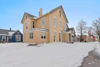 Main picture of 621 E Main St