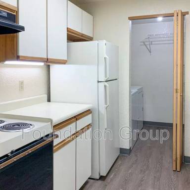 Main picture of Hilltop Court Apartments