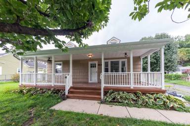 Main picture of 14704 Featherstone Rd