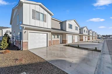 Main picture of 16852 Idaho Center Blvd