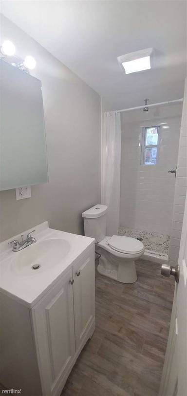 Main picture of 16 Hallock Ave