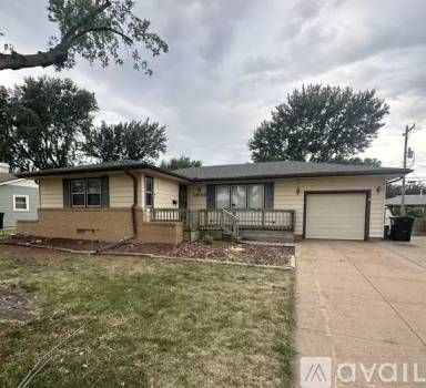 Main picture of 2058 Simmons St