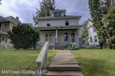 Main picture of 707 W 17th St