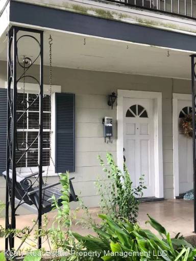 Main picture of 804 Souvenir Gate