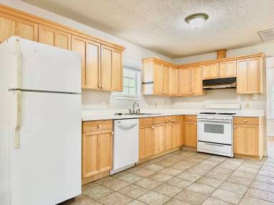 Main picture of 3911 Avenue C