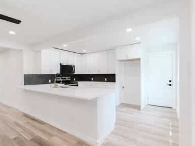 Main picture of 126 E Scotland Dr