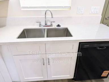 Main picture of 1358 N Murray St