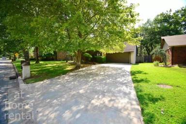 Main picture of 8316 S Pittsburg Ave