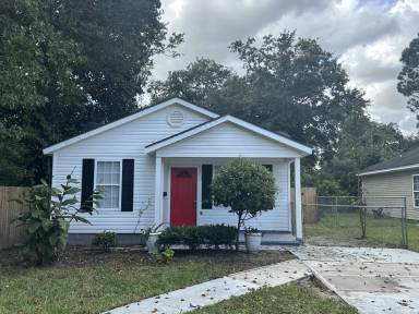 Main picture of 1115 E 59th St