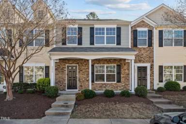 Main picture of 255 Hampshire Downs Dr
