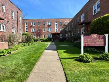 Main picture of 275 Maple Ave