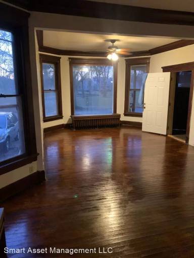 Main picture of 927 College Ave