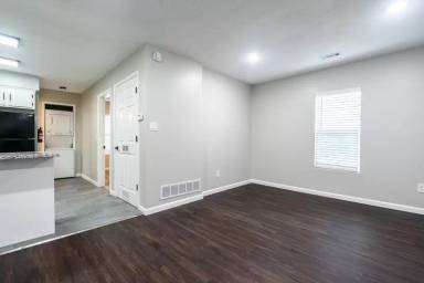 Main picture of 911 Ohio St