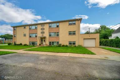 Main picture of 3205 W 97th St