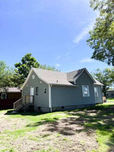 Main picture of 1025 W 13th St