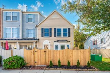 Main picture of 566 Cascade Way