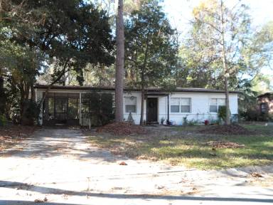 Main picture of 2518 NE 10th Ter