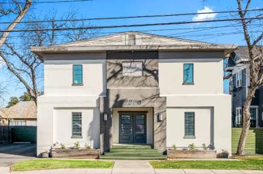 Main picture of 1820 McCullough Ave