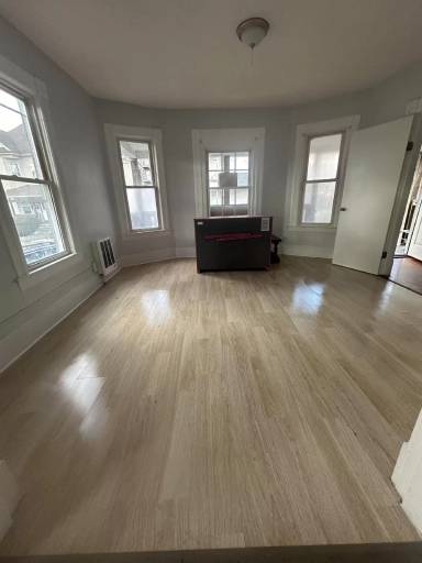 Main picture of 33 Quincy St
