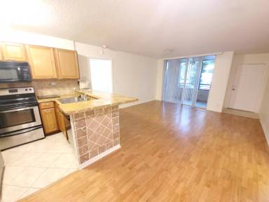 Main picture of 811 Lyons Rd