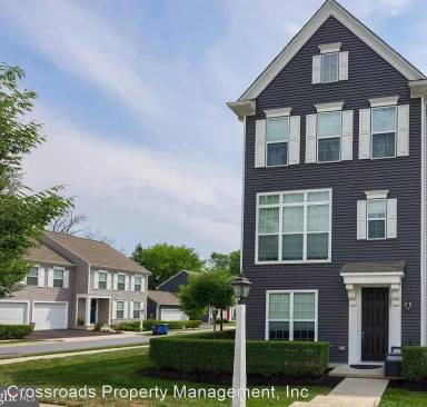 Main picture of 902 Mayer Pl