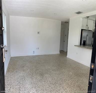 Main picture of 2473 SW 18th St