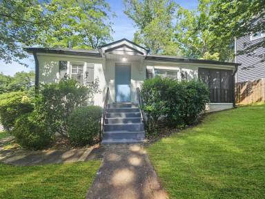 Main picture of 69 Baxter St
