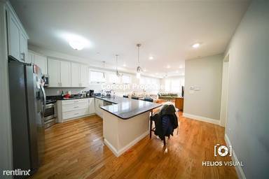 Main picture of 2761 Washington St