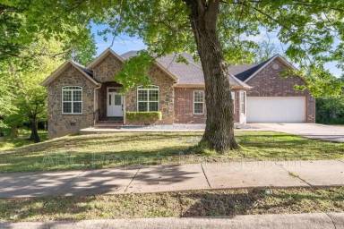 Main picture of 2505 SW 8th St