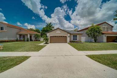 Main picture of 18113 NW 19th St