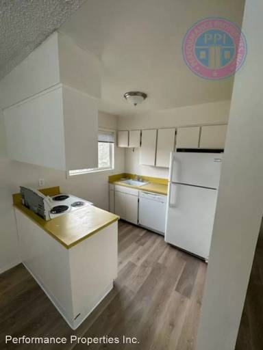 Main picture of 2205 2213 46 Ave