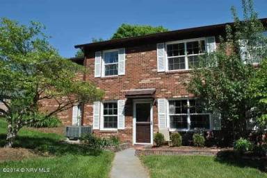 Main picture of 313 Charles St