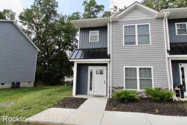 Main picture of 203 Swallow Dr
